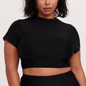 Torrid Black Wireless Crop Rash Guard
